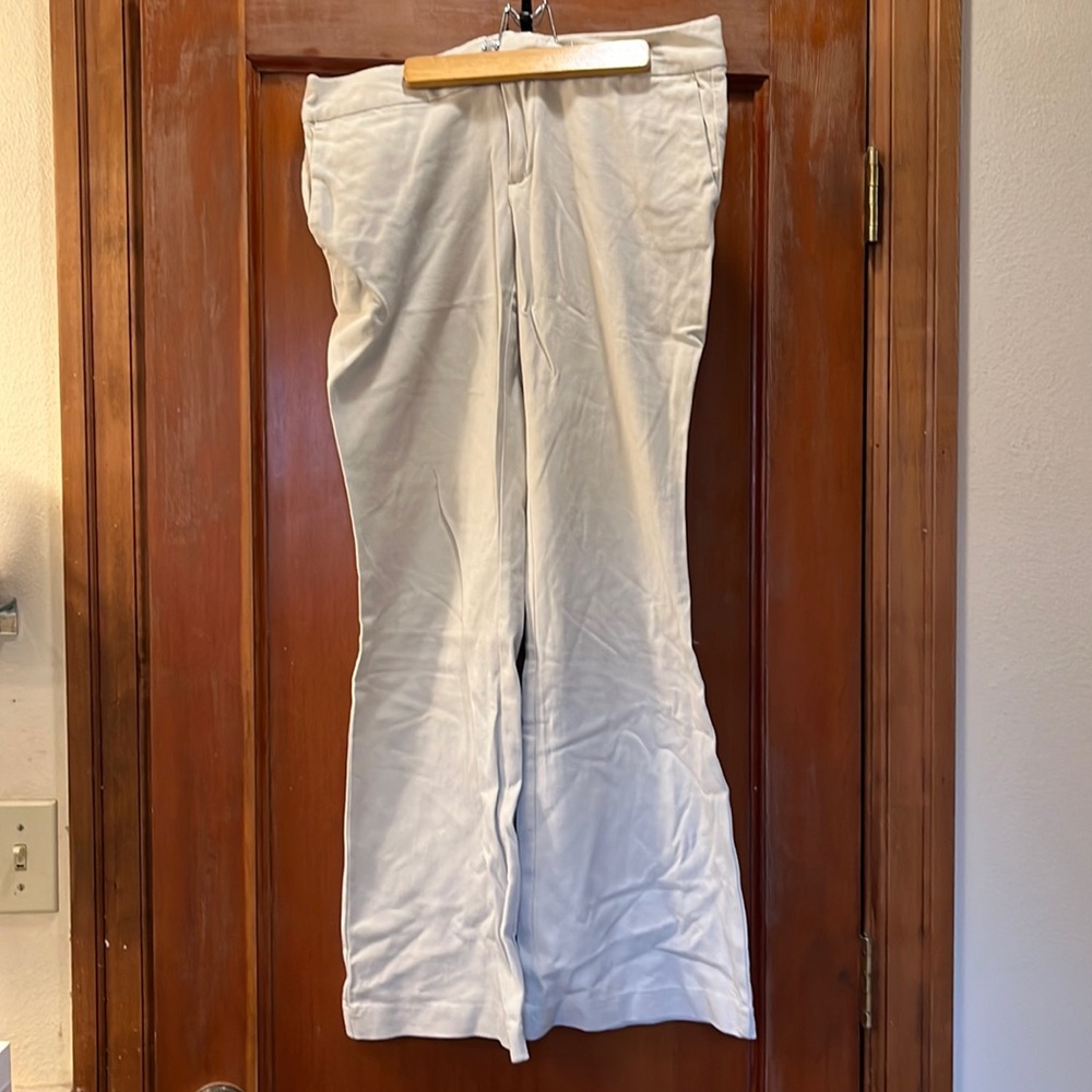 Gap beige Aubrey Stretch flare pants. Size 6R. Great shape.